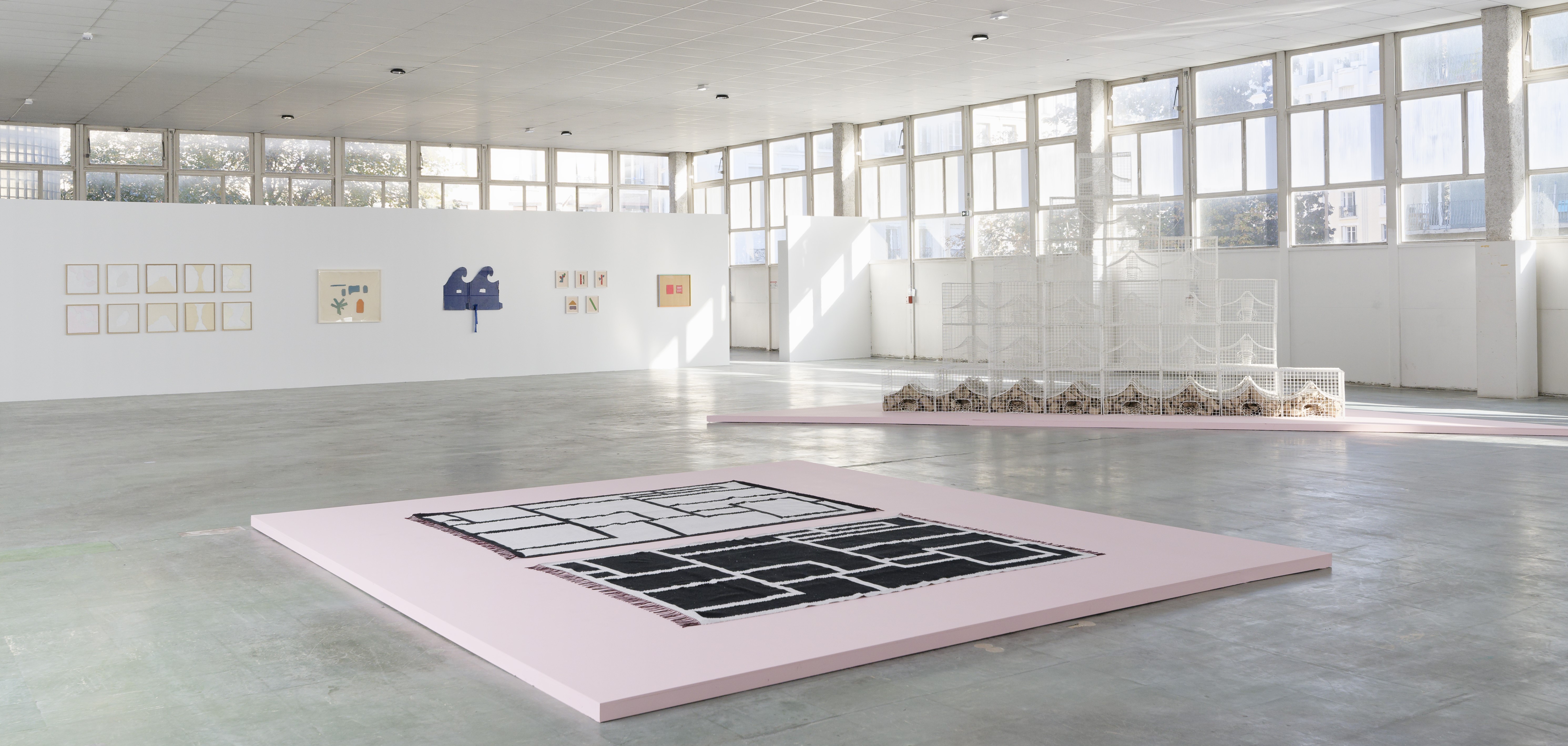 Yto Barrada, Untitled (After Vega’s Mood Diagram «How Do You Feel About Your Summer?»), 2017 et She Could Talk a Flood Tide down (Tangier Island Wall), 2022.  © Courtesy of the artist / Photo : Festival d’Automne à Paris/Aurélien Mole