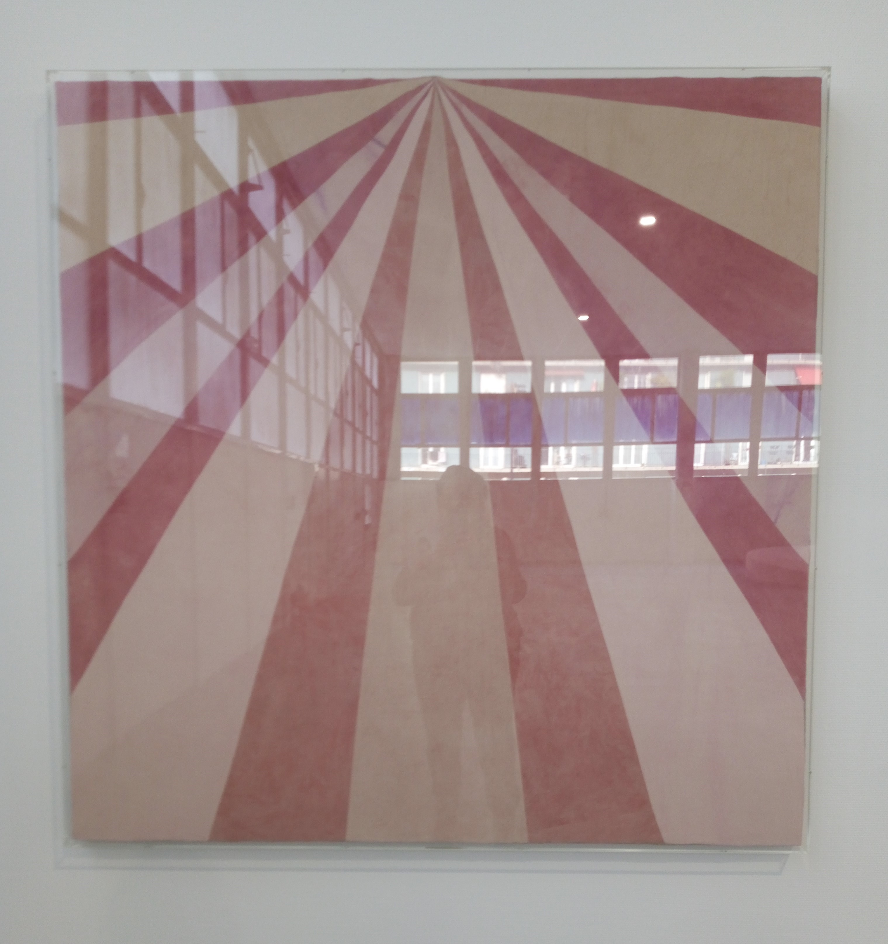 Yto Barrada, Untitled (After Stella, Sunrise/Highway VIII), 2023 Photographié à l’exposition Solidité Lumière au Grand Plateau de Césure.       Photo&nbsp;: I. Ernst